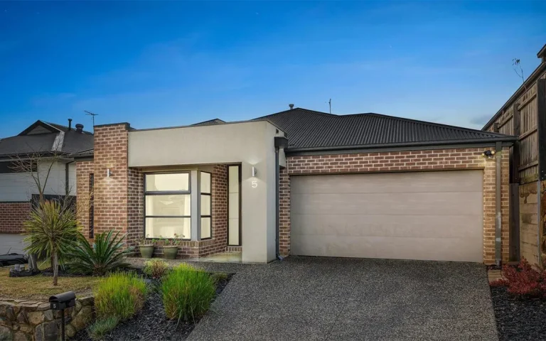 SIL in Chirnside Park VIC, 3116